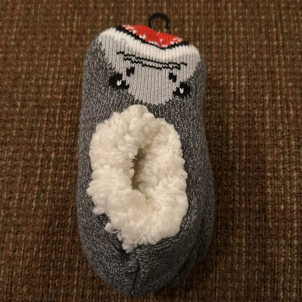 Northeast Outfitters youth Cozy Cabin Shark Aloe Infused Slipper Socks